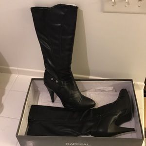 Size 10 black boots